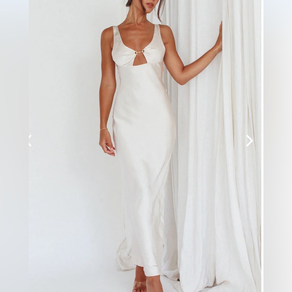 BLUSHING BEAUTY HORSEBIT ACCENT MAXI DRESS CHAMPAGNE.